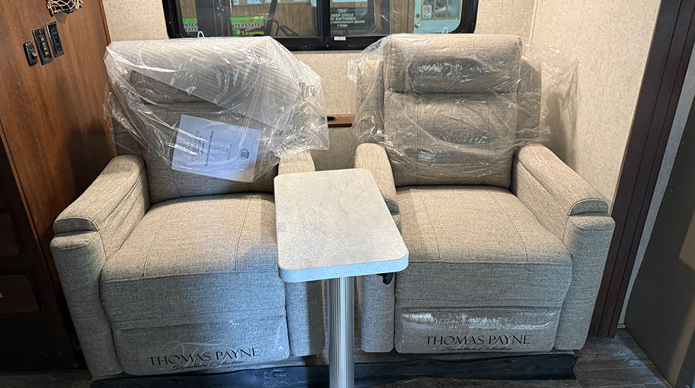 Chairs Quality RV Service - Roof & Exterior